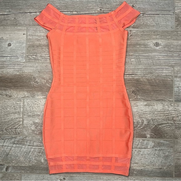 MARCIANO Off the Shoulder Body con Mini Dress - Picture 1 of 7